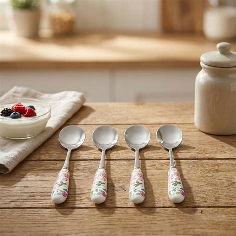 Ilustrácia s kvetinovým motívom a menom Adela