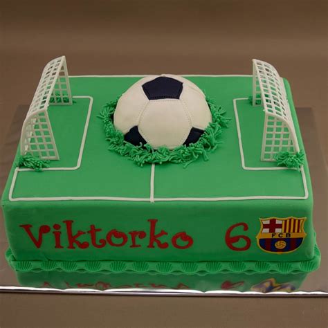 foto ukážka personalizovanej tortovej dekorácie s futbalovou tematikou a číslom dresu