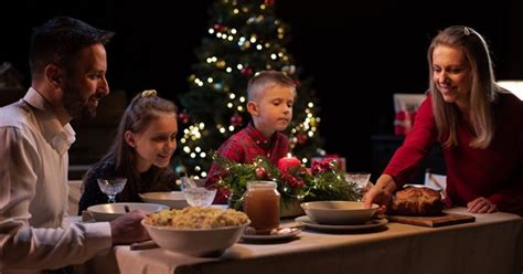 fotografia slovenskej rodiny pri vianočnom stole