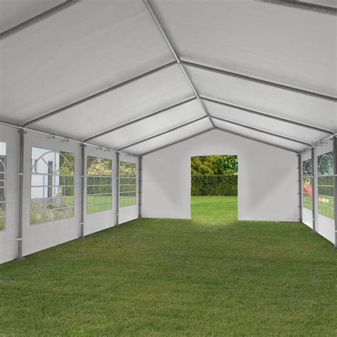 Párty stan s pivnými setmi pripravený na vonkajšiu akciu