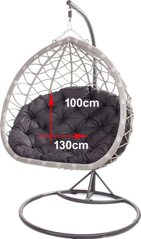 Ilustračný obrázok závesného kresla na terase