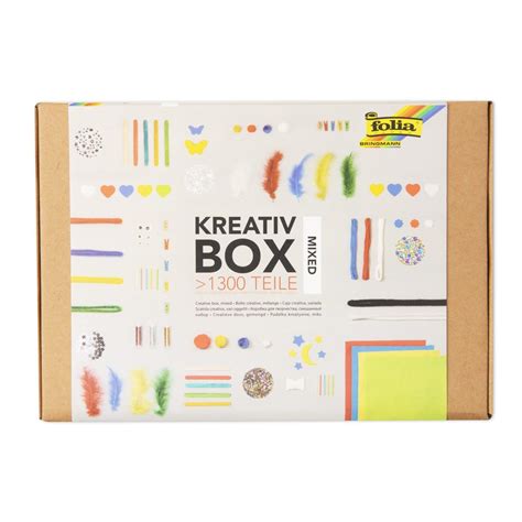 kreatívne štúdio s materiálmi na tvorenie a hotovými darčekmi pre mamu