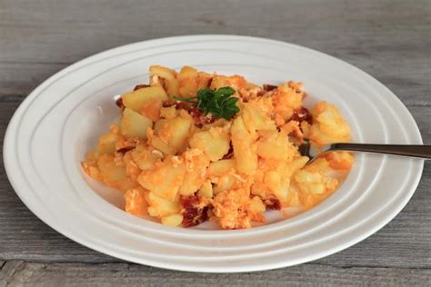 inštruktážna schéma skladania papierového anjela a technika výroby pečiatok zo zemiakov