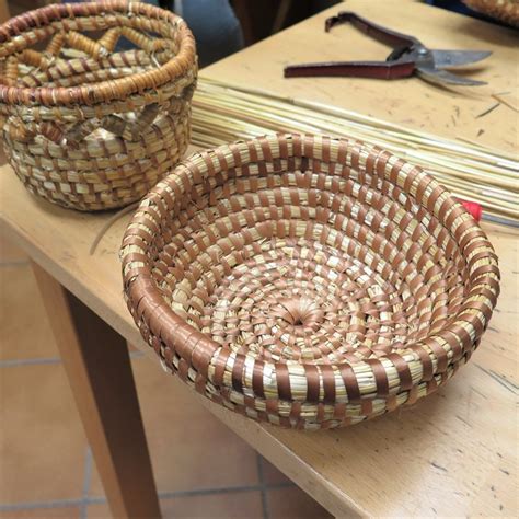 postup výroby organizéra z roliek a pleteného košíka zo špajdlí