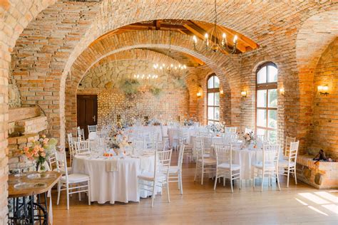 Pohľad na Neco Modra s jeho historickou architektúrou a záhradou.