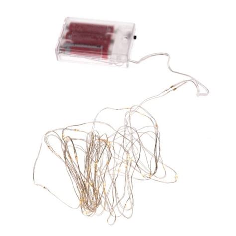 uložené vianočné svetielka na kartóne v krabici