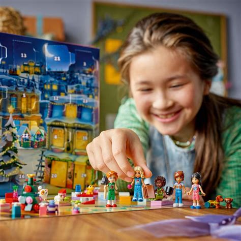 Tematické foto: LEGO Friends Adventný kalendár 2025, vianočná prespávačka s postavičkami a zvieratkami.