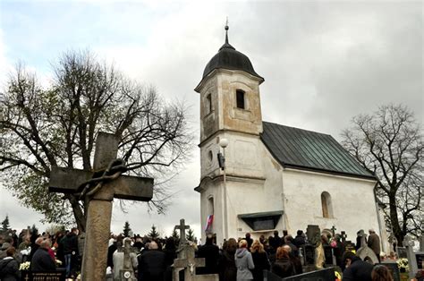 Fotografia terasy s kaplnkami a relikviármi svätých v areáli sanktuária