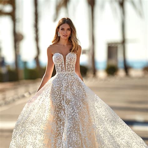 Svadobné šaty v pastelových farbách