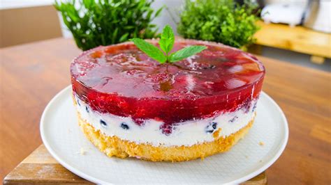 Ovocná torta s čírym želé a sviežim ovocím