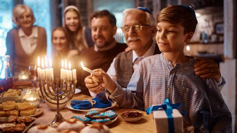 Staroveká židovská rodina počas sviatku Pesach