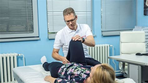 športový lekár vykonáva prehliadku športovca