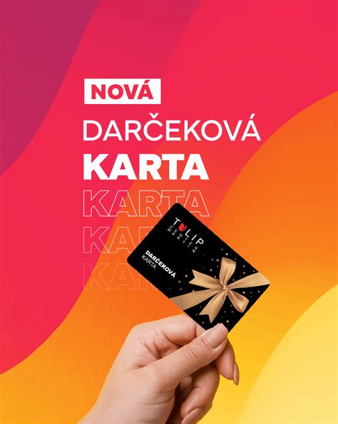 Tematická fotografia výberu darčeka, napríklad ruka držiaca darčekovú kartu alebo osoba premýšľajúca pred obchodom s darčekmi