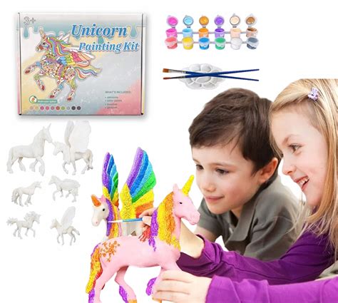 Ilustrácia procesu výroby masky jednorožca z obrysu ruky