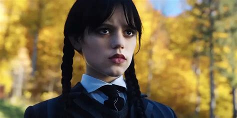 Ilustrácia: Wednesday Addams v ikonickom kostýme