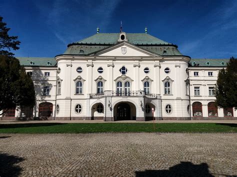Tematické foto: Zasadačka vlády SR alebo budova Úradu vlády