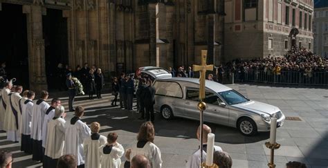 fotografia z poslednej rozlúčky s Karlom Gottom v Paláci Žofín