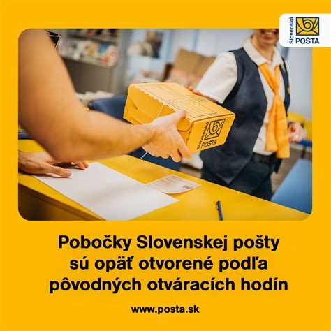 Detail pobočky Slovenskej pošty so zoznamom upravených úradných hodín na vchodových dverách