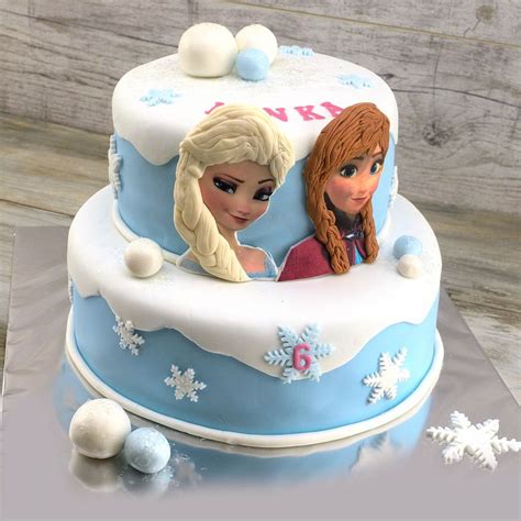 Frozen narodeninová torta s figúrkami Elsy a Anny