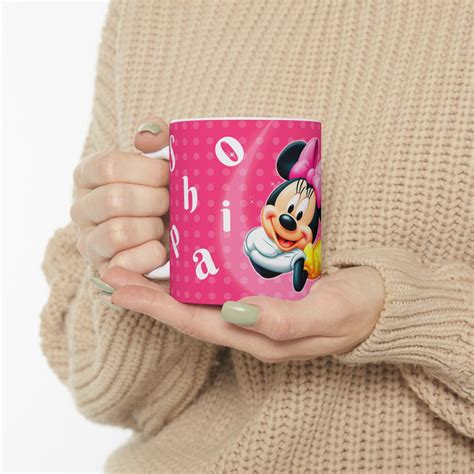 Vývoj vizuálneho štýlu Minnie Mouse a jej outfitov
