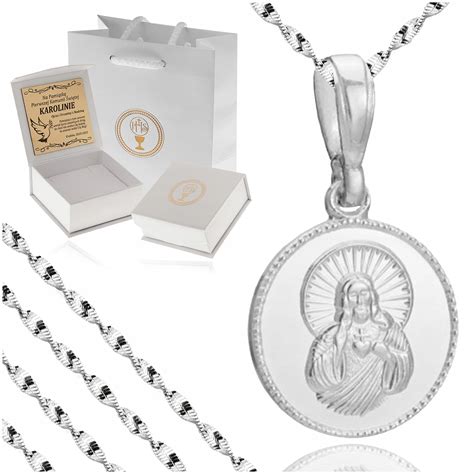 Kolekcia pamiatkových darčekov na prvé sväté prijímanie: retiazka s krížikom, náramok, medailón