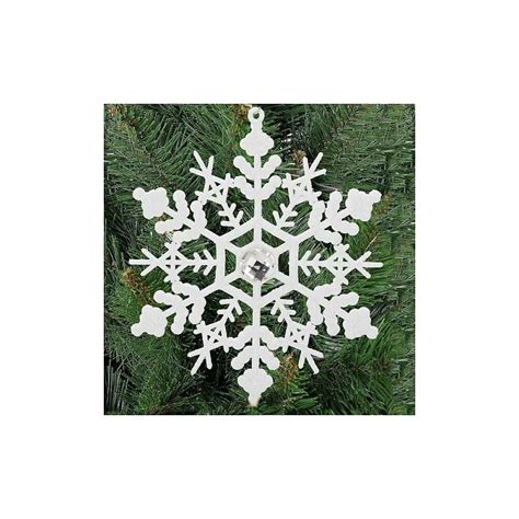 biele plstené snehové vločky ako vianočná dekorácia