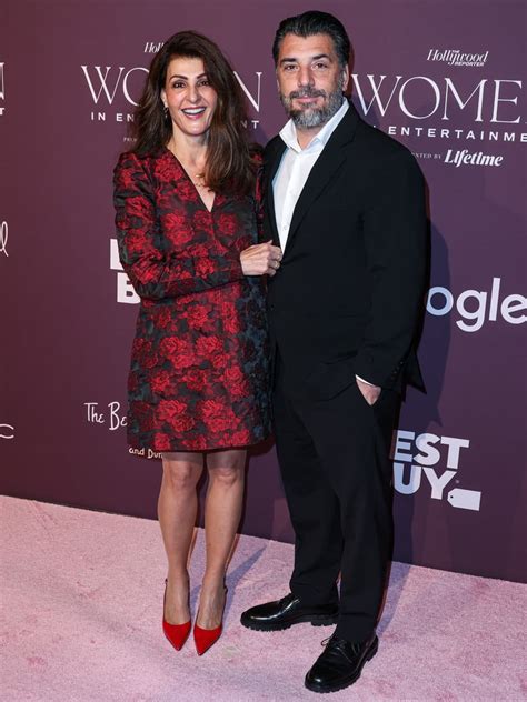 Nia Vardalos v úlohe režisérky na natáčaní Mojej tučnej gréckej svadby 3