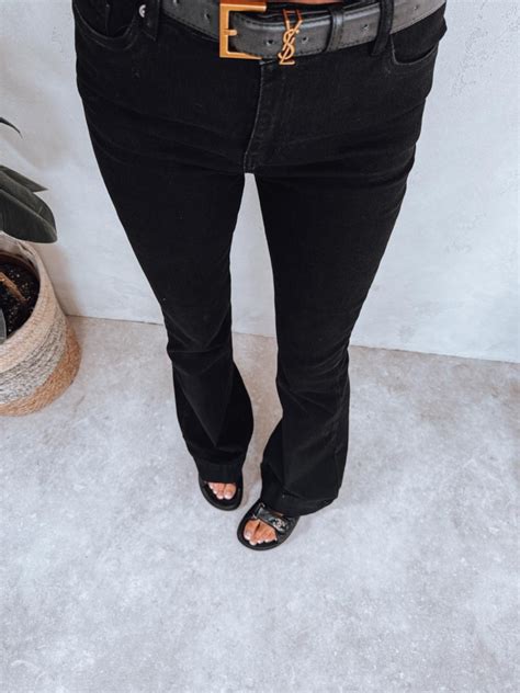 Ilustrácia rôznych typov svadobných klobúkov (do zvonu, široká strieška, závojový)