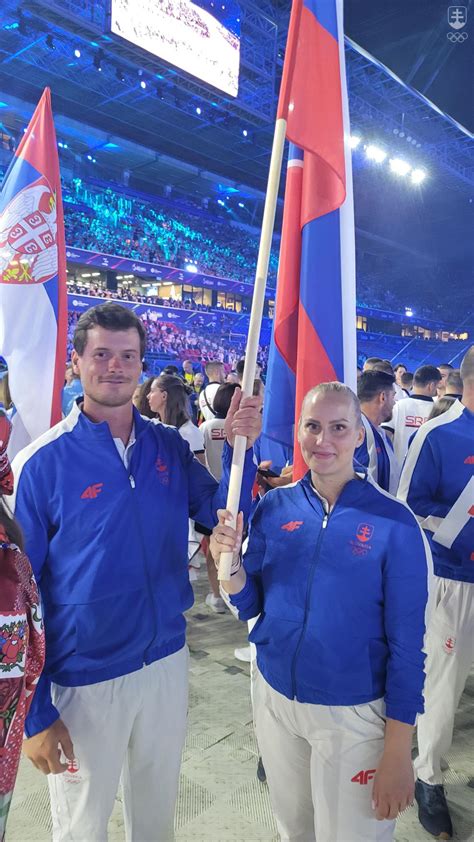 ilustračné foto otváracieho ceremoniálu športových hier s účastníkmi a vlajkami