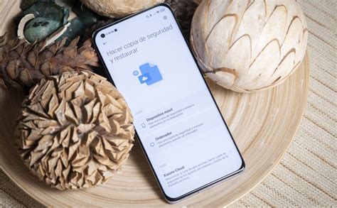 obrázok mobilného telefónu s SMS správou alebo kvetiny s blahoželaním