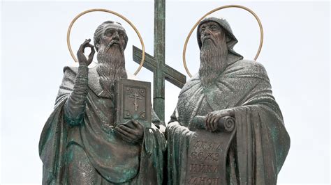 Historická grafika zobrazujúca zjednotenie úcty k svätým v kresťanskej ikonografii