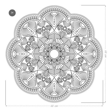 Detailná linková kresba usmievavej letušky v elegantnej uniforme, vhodná na vyfarbovanie