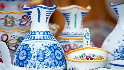 Ukážka ručne maľovanej modranskej keramiky