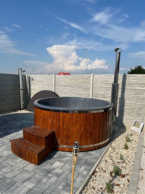 Tematické foto kúpacích kadí v exteriéri