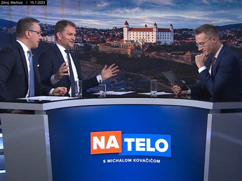 Film Last Christmas: Hlavná hrdinka Kate ako elfka v obchode