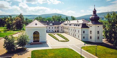 Romantický exteriér kaštieľa Chateau Appony