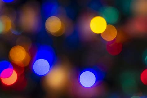 fotografia s výrazným bokeh efektom na pozadí