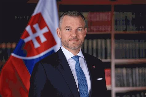 Portrét prezidenta Andreja Kisku v oficiálnom prostredí