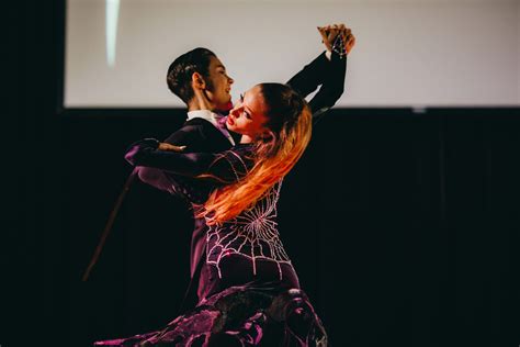 Luxusné priestory Grand Hotela Spiš, tanečníci latinskoamerických tancov v maskách