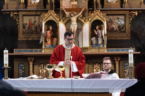 Schéma liturgického slávenia Veľkého piatka v kresťanských tradíciách