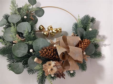 Fotografia prírodnej dekorácie z eukalyptu so zvončekmi