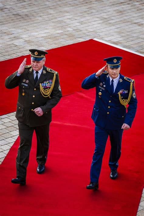 Tematické foto: Smútočné vence v Paláci Žofín počas rozlúčky s Karlom Gottom