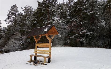 Zimná panoráma Strážovských vrchov s turistickým značením