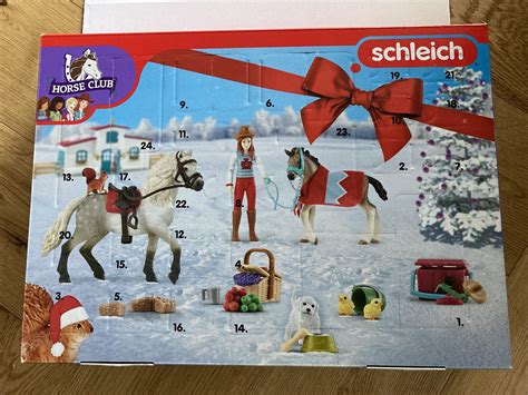Infografika alebo koláž obsahu adventného kalendára Schleich HORSE CLUB