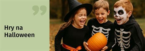 deti hrajúce halloweenske hry, napr. lov jabĺk