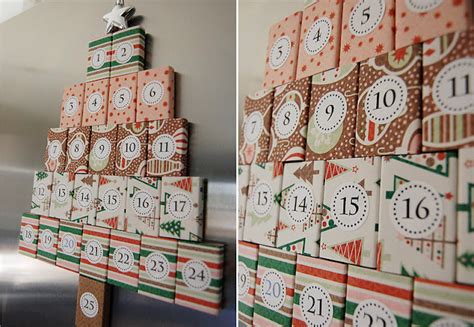 Koláž adventných kalendárov zo zápalkových krabičiek rôznych tvarov a farieb