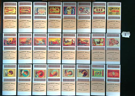 Rôzne farebné farby, štetce, stuhy a prázdne zápalkové krabičky pripravené na tvorbu