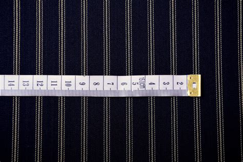 detailná schéma s ukážkami vzorov látok (jemné prúžky, káro, matná vs. lesklá textúra)