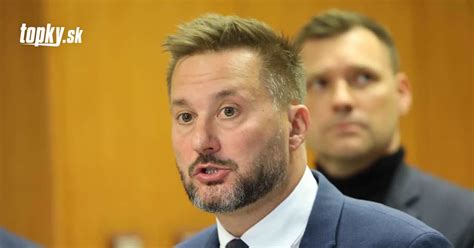 Primátor víta zahraničnú delegáciu s prekladačom