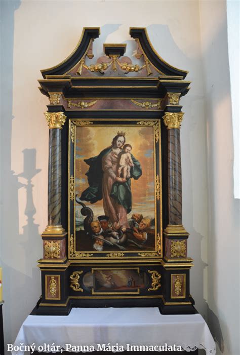 Interiér hradnej kaplnky s obrazom Krásnohorskej Madony